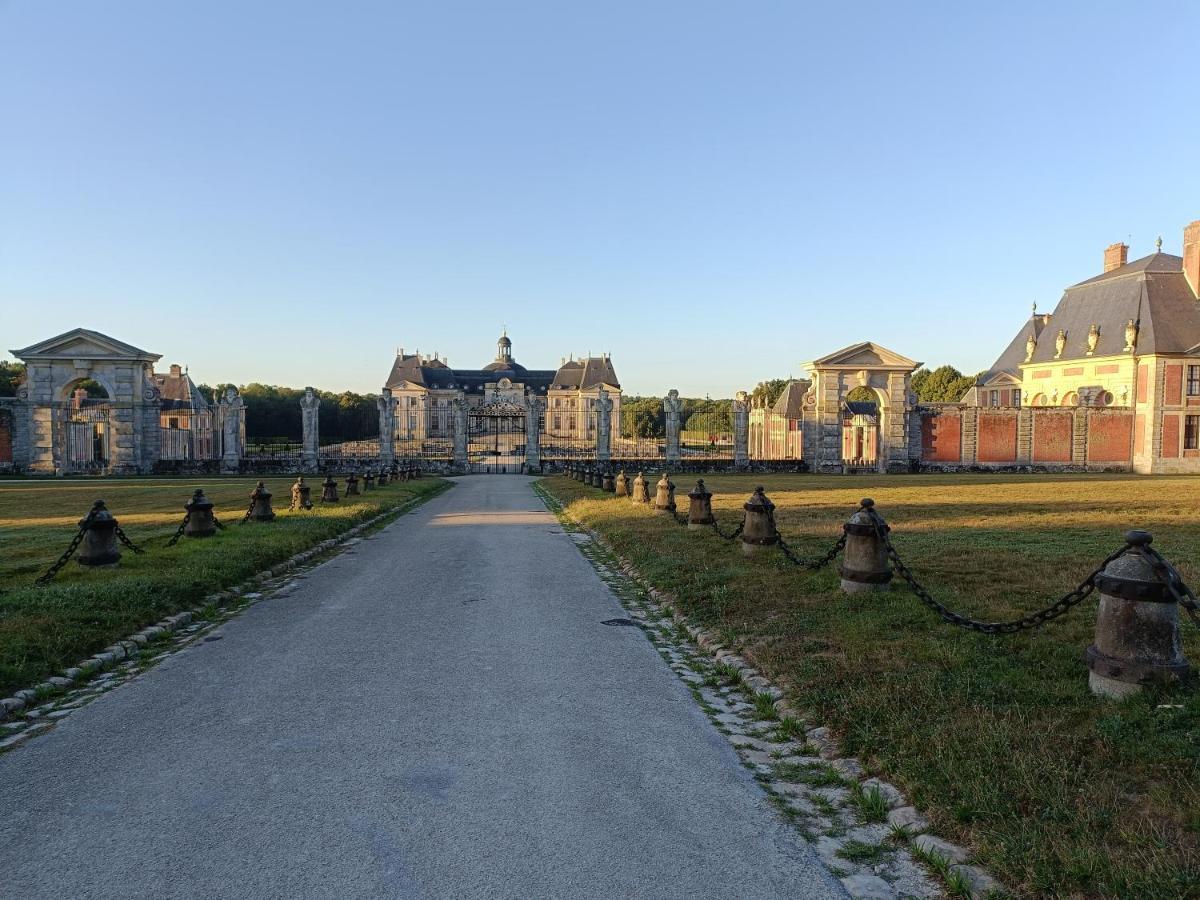 Mettez vous au vert près du château de Vaux le Vicomte en sous sol semi enterré Villa Maincy Esterno foto